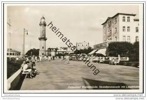 Warnemünde - Strandpromenade mit Leuchtturm
