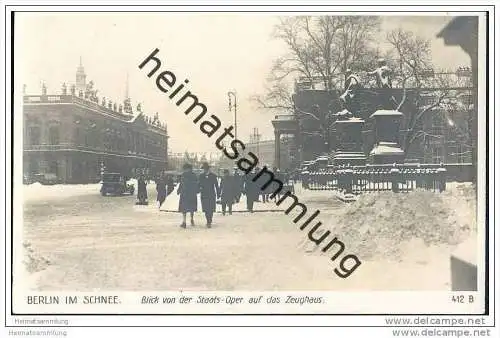 Berlin-Mitte - Blick von der Staats-Oper auf das Zeughaus im Winter - 30er Jahre