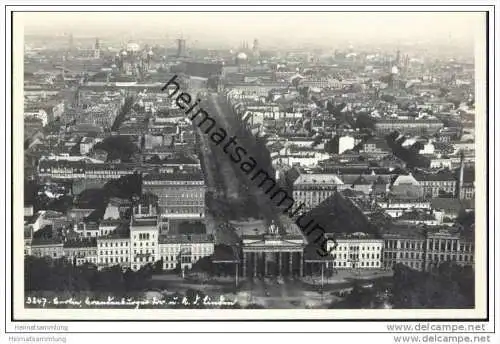 Berlin-Mitte - Brandenburger Tor und unter den Linden - Foto-AK Handabzug 30er Jahre