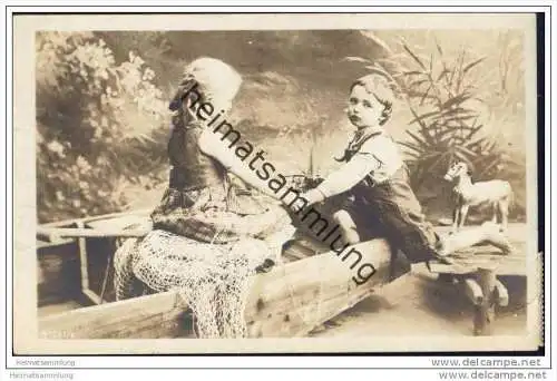 Junge und Mädchen im Boot - Holzpferd - Foto-AK 1908