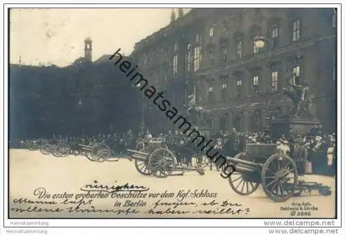 Berlin - Die ersten eroberten russischen Geschütze vor dem Königlichen Schloss - Foto-AK