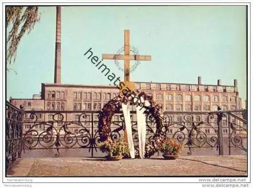 Berlin - Gedenkkreuz an der Oberbaumbrücke