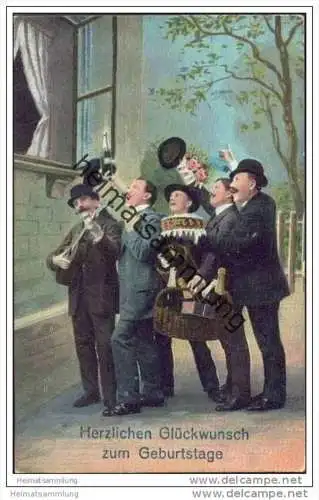 Fünf Männer geben ein Ständchen - Kuchen - Sektflaschen - Gitarre