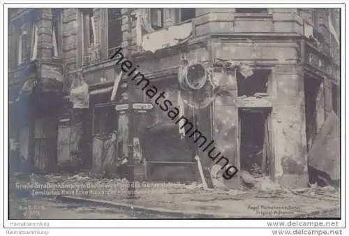 Grosse Strassenkämpfe in Berlin während des Generalstreiks - Zerstörtes Haus Ecke Alexander- Prenzlauerstrasse