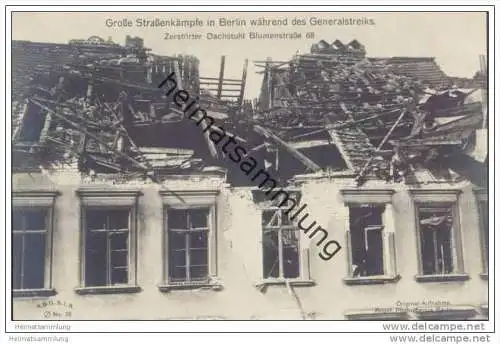 Grosse Strassenkämpfe in Berlin während des Generalstreiks - Zerstörter Dachstuhl Blumenstrasse 68