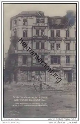 Berlin während des Generalstreiks - Durch Artilleriefeuer zerstörte Häuser an der Ecke Alexander- Prenzlauerstrasse