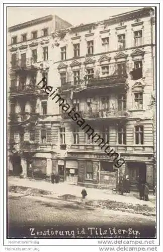 Grosse Strassenkämpfe in Berlin während des Generalstreiks - Zerstörung in der Tilsiterstrasse - Foto-AK