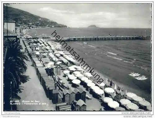 Alassio - Ombrelloni al sole - vera fotografia ca. 1960