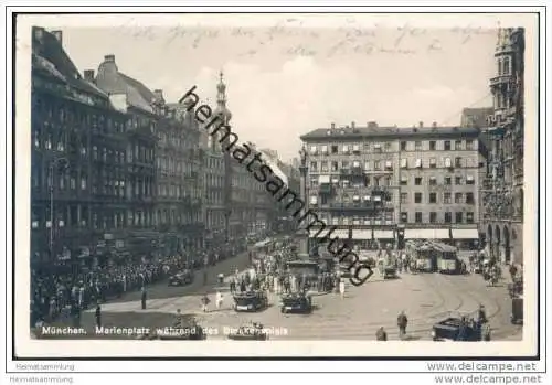 München - Marienplatz während des Glockenspiels - Foto-AK