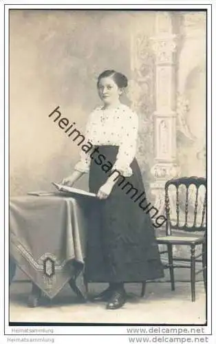 Fotokarte - junge Frau ca. 1910