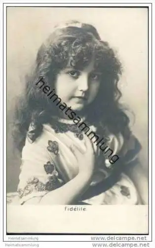 Fidelite - Mädchen mit lockigem Haar ca. 1900