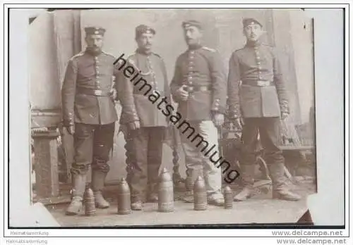 Vier Soldaten mit Granaten - Foto-AK