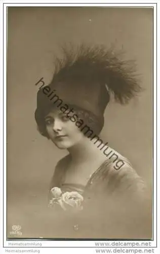 Frau mit Hut - Foto-AK
