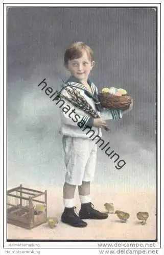 Ostern - Junge mit Ostereiern und Küken