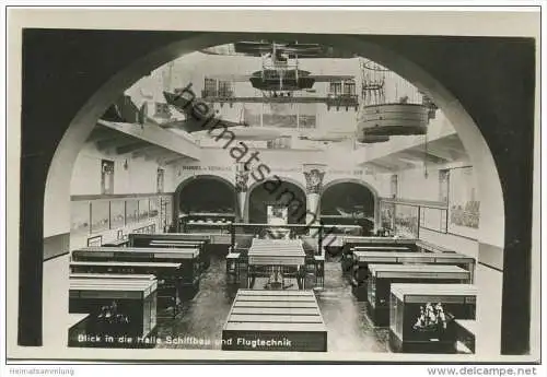 München - Blick in die halle Schiffbau und Flugtechnik - Foto-AK - offizielle Postkarte des Deutschen Museums - Lindauer