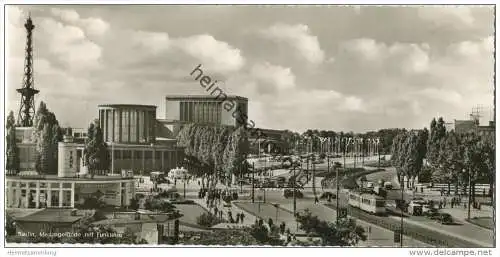 Berlin - Messegelände mit Funkturm - Foto-AK Panoramakarte 10cm x 21cm - Strassenbahn - Verlag Kunst und Bild Berlin