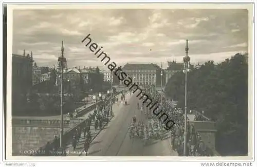 Stockholm - Norrbro med vaktparaden - Strassenbahn - Foto-AK 20er Jahre