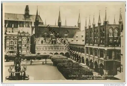 Lübeck - Marktplatz - Brunnen - Foto-AK