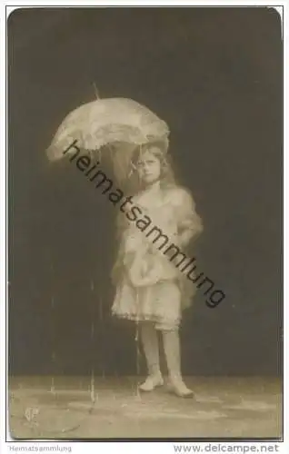 Mädchen mit Regenschirm - Foto-AK