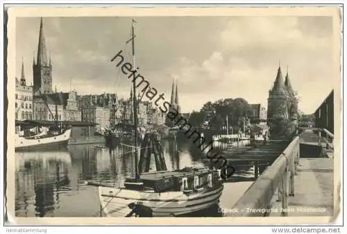 Lübeck - Travepartie beim Holstentor - Hansekogge von 1926 - Foto-AK