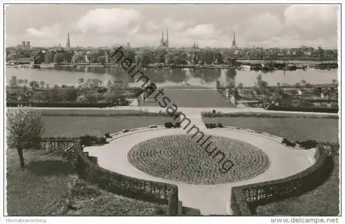 Lübeck - Blick vom Tor der Hoffnung auf die Wakenitz und die Stadt - Foto-AK 50er Jahre