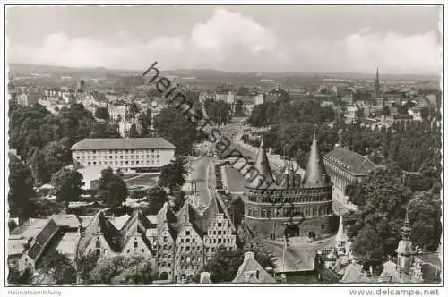 Lübeck - Holstentorplatz - Foto-AK 50er Jahre