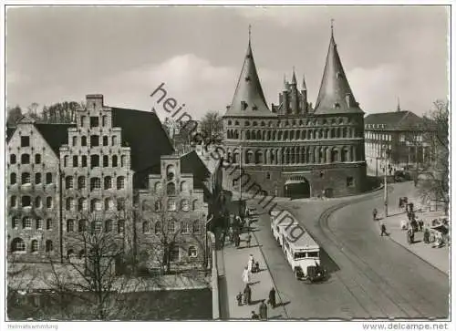 Lübeck - Holstentor und Salzspeicher - Autobus mit Anhänger - Foto-AK Grossformat 50er Jahre