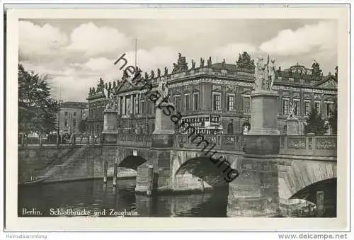 Berlin - Schlossbrücke und Zeughaus - Bus - Foto-AK 30er Jahre