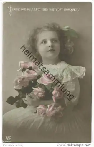 I hope you will like this Birthday Bouquet - Mädchen mit Rosen - Foto-AK - coloriert