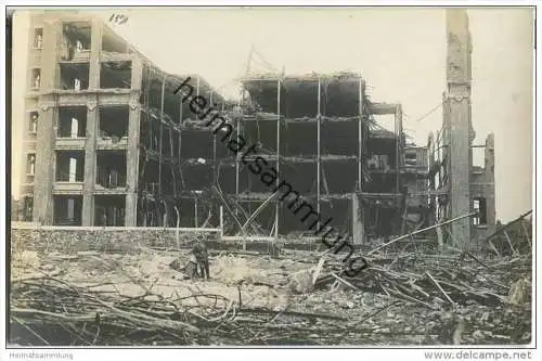 Lille - l'explosion 1916 - un soldat dans les ruines - Foto-AK