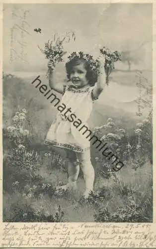 Kind auf der Wiese - Blumen gel. 1904