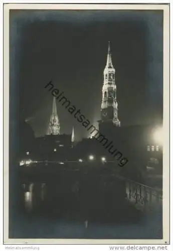 Hamburg im Licht - St. Nicolai- und Catharinenkirche - Foto-AK Grossformat