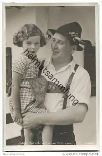 Julius Patzak mit seinem Töchterchen- österreichischer Opern- und Liedsänger (Tenor) - Foto-AK