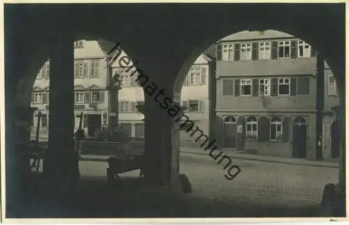 Calw - Blick auf den Marktplatz - Brunnen mit dem Calwer Löwen - Foto-AK ohne Verlagsangabe ca. 1930