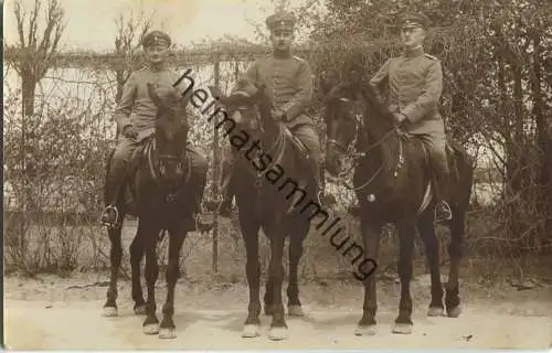 Drei Soldaten auf Pferden - Foto-Ansichtskarte