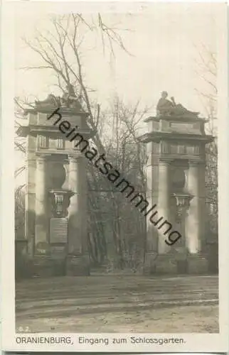 Oranienburg - Eingang zum Schlossgarten - Foto-Ansichtskarte - Verlag Ludwig Walter Berlin
