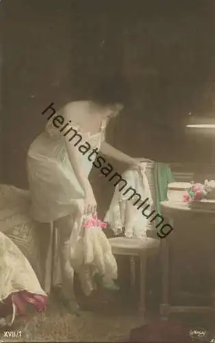 Frau in Unterwäsche
