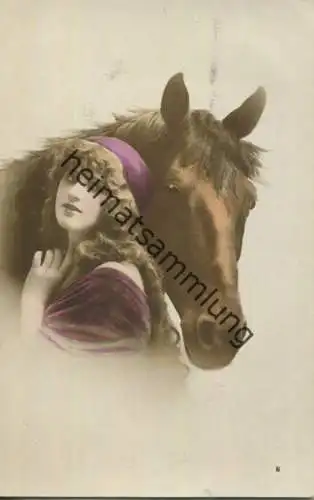 Frau mit Pferd - coloriert