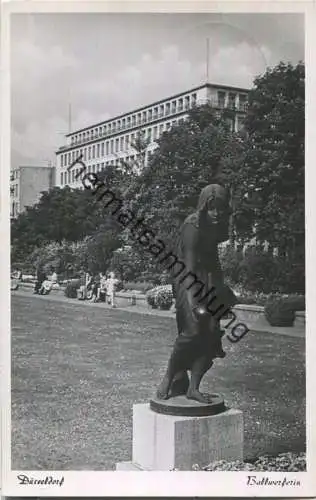 Düsseldorf - Ballwerferin - Foto-Ansichtskarte