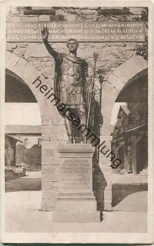 Kastell Saalburg - Statue des Kaisers Antonius Pius vor der Porta Decumana