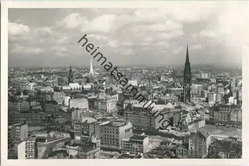 Hamburg - Gesamtansicht - Foto-Ansichtskarte ca. 1950
