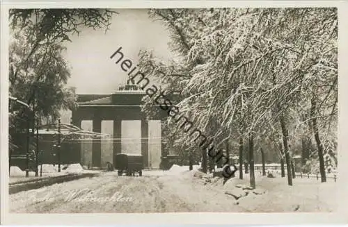 Berlin - Brandenburger Tor im Schnee - Foto-Ansichtskarte 30er Jahre - Verlag Georg Klemm Berlin