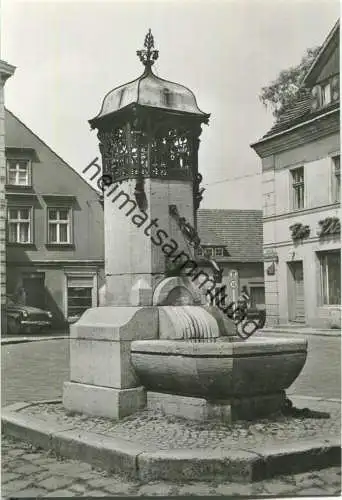 Buckow - Brunnen am Markt - Foto-Ansichtskarte