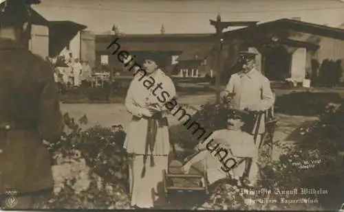 Preussen - Prinzessin August Wilhelm von Preussen bei einem Lazarettbesuch