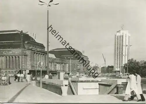 Leipzig - Hauptbahnhof mit Wohnhochhaus - Wintergartenstraße - Foto-AK Großformat - Verlag VEB Bild und Heimat Reichenba