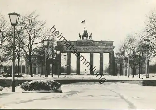 Berlin - Unter den Linden - Brandenburger Tor im Schnee - Foto-AK Großformat - Verlag H. Sander KG Berlin 1966