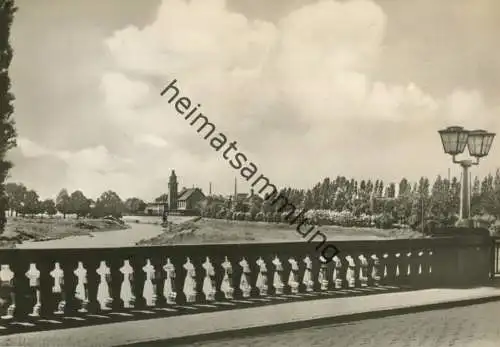 Zeitz - Bahnhof im Vordergrund die neuerbaute Karl-Marx-Brücke - Foto AK-Grossformat 60er Jahre - Verlag Gebr. Garloff K