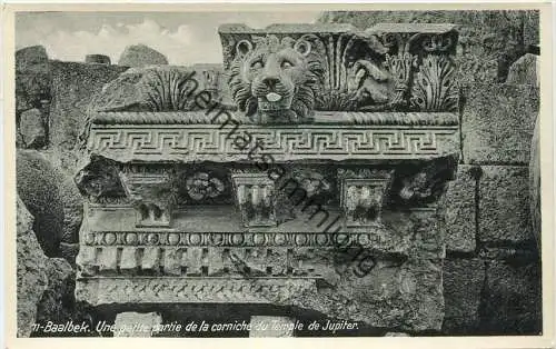 Libanon - Baalbek - une petite partie de la corniche du Temple de Jupiter - Wakim Awad Baalbek (Liban)