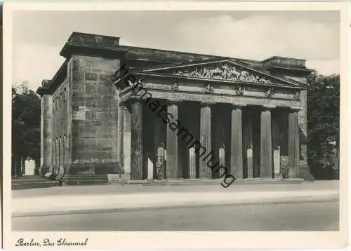 Berlin - Das Ehrenmal - Neue Wache - Foto-Ansichtskarte Großformat