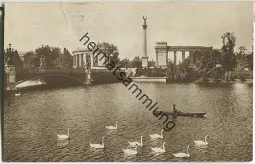 Budapest - Millenium-Denkmal mit Stadtwäldchen-Teich